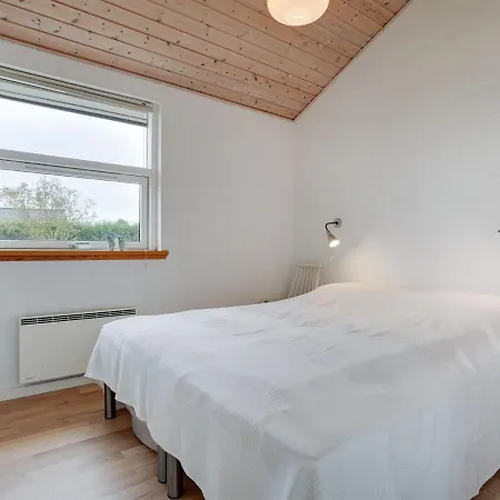 Holiday home Kimi - 800m From The Sea In Djursland And Mols By Interhome Glesborg